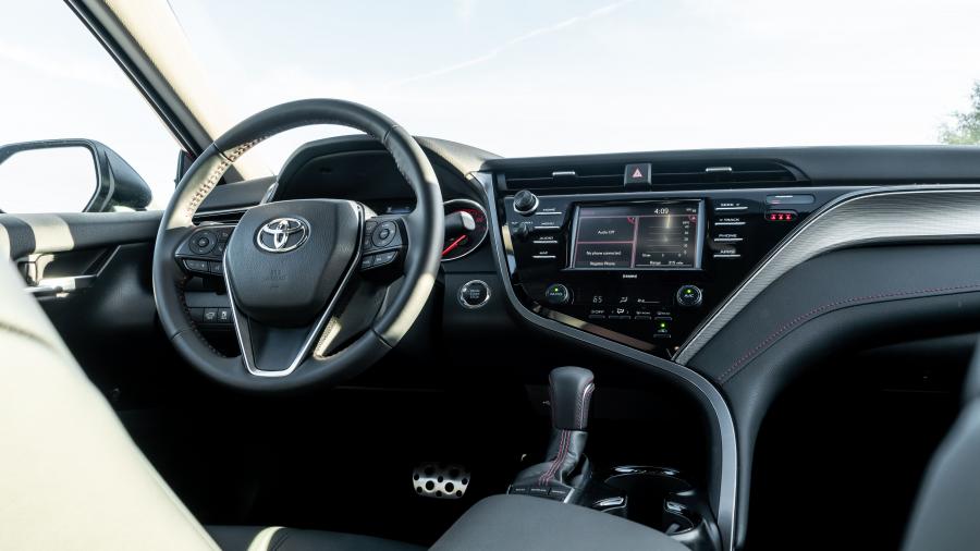 Торпедо Toyota Camry TRD 2019 года  (NA) (фото 17 из 25)